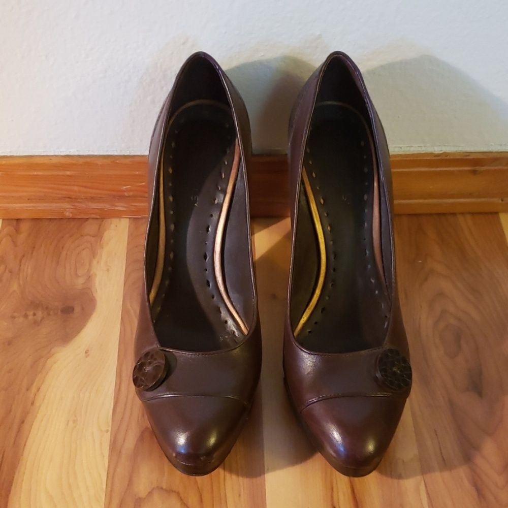 BCBG Girls brown pumps size 8.5